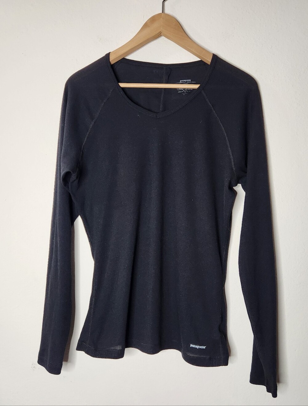 Patagonia Womens Large Black V-neck Performance Base Layer Capilene